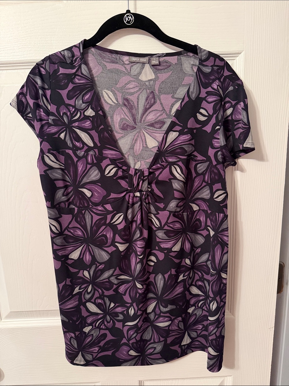 Apt. 9 Purple and Gray Floral V-Neck Short Sleeve Top